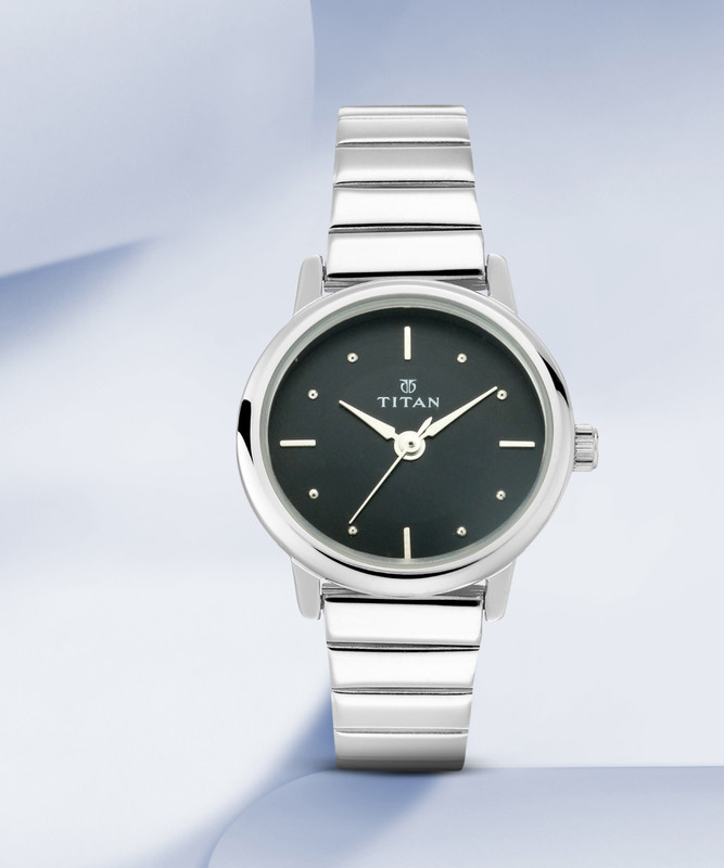 Noise 10000 mAh 22.5 W Wired & Wireless With MagSafe Compact Pocket Size Power Bank(Silver, Lithium Polymer, Fast Charging for Mobile, Earbuds, Smartwatch, Smartband, Speaker, Tablet, Laptop, Trimmer)