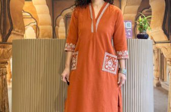 AADHYATREND Women Kurta Pant Set