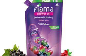 Fiama Blackcurrant & Bearberry Shower Gel 700ml, Bodywash Refill Value Pouch for Women & Men, With Skin Conditioners for Radiant Glow