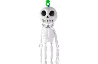 JASCIA Halloween Skeleton Keychain with Hanging Skull Figure and Clip, Spooky Bag Charm for Backpack, School Bag, Party Favour and Halloween Decor