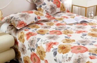 MollisHomes Dew Bedsheet for Double Bed | 160 TC Soft Bed Sheet with 2 Pillow Covers | King Size Bedsheet 250 x 225 cm | Lightweight, Wrinkle Resistant & Easy Care Bedding | White & Grey