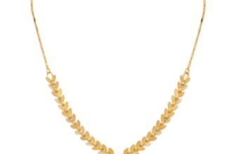 Elegant Gold Leaf Pattern Necklace with Pendant